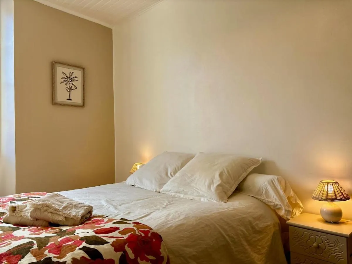 Dom wakacyjny Willa Charming Provencal Retreat With A Lush Private Courtyard Rochegude  Francja