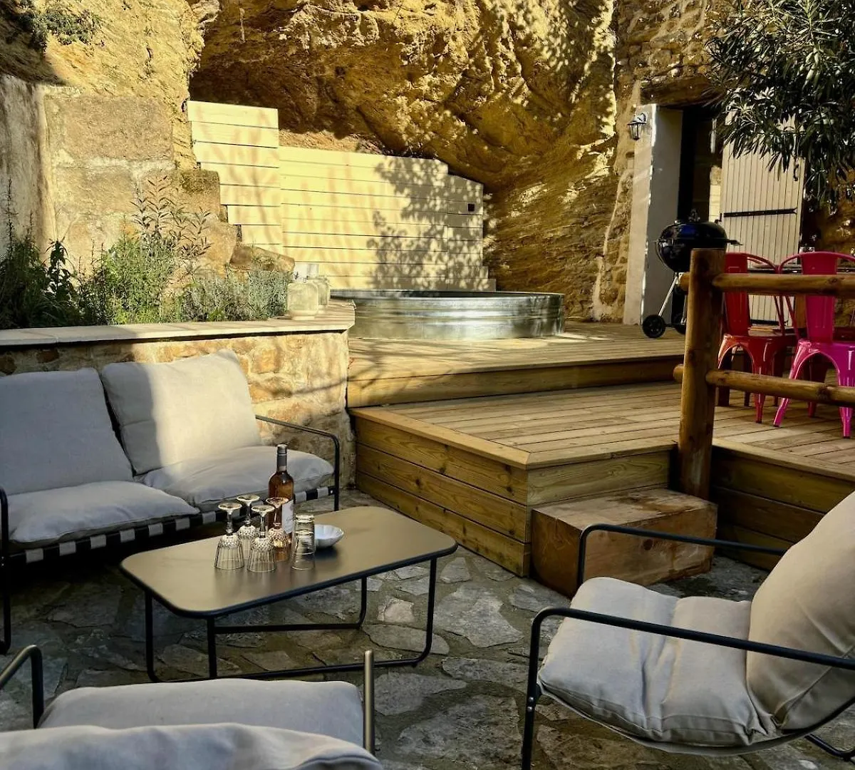 Charming Provencal Retreat With A Lush Private Courtyard Villa Rochegude