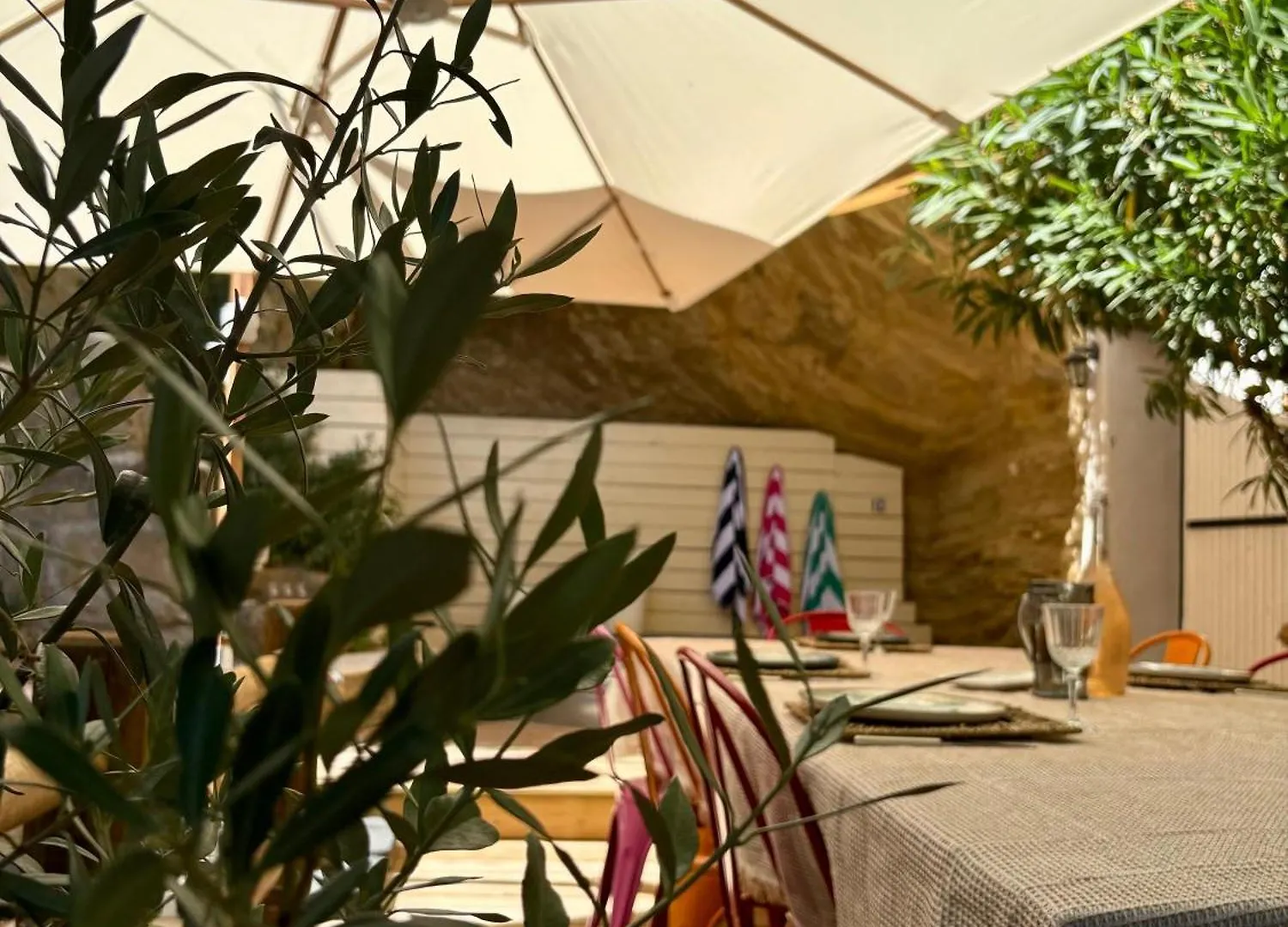 Willa Charming Provencal Retreat With A Lush Private Courtyard Rochegude  Dom wakacyjny