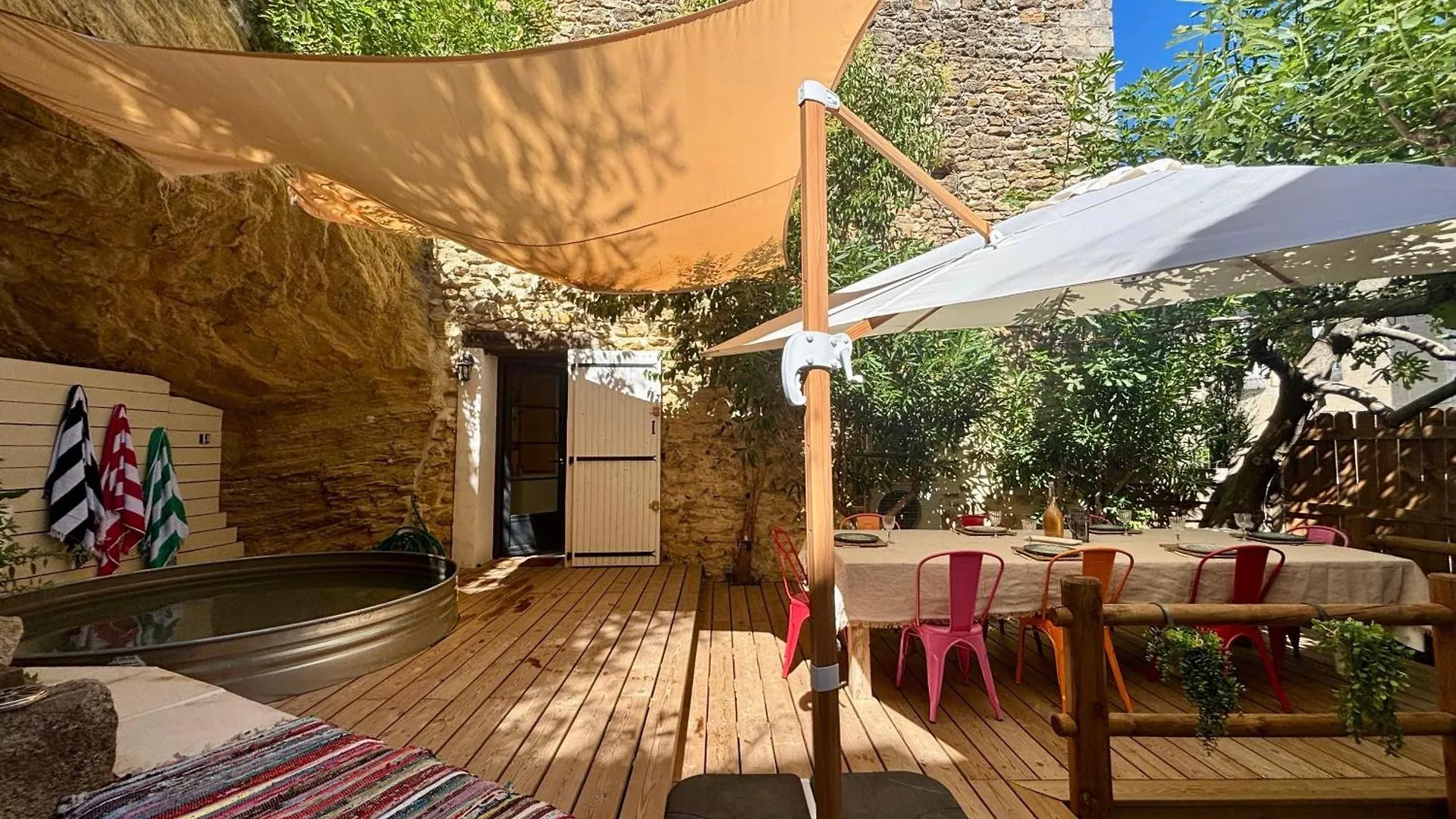 Willa Charming Provencal Retreat With A Lush Private Courtyard Rochegude  0*, Rochegude (Drome) Francja