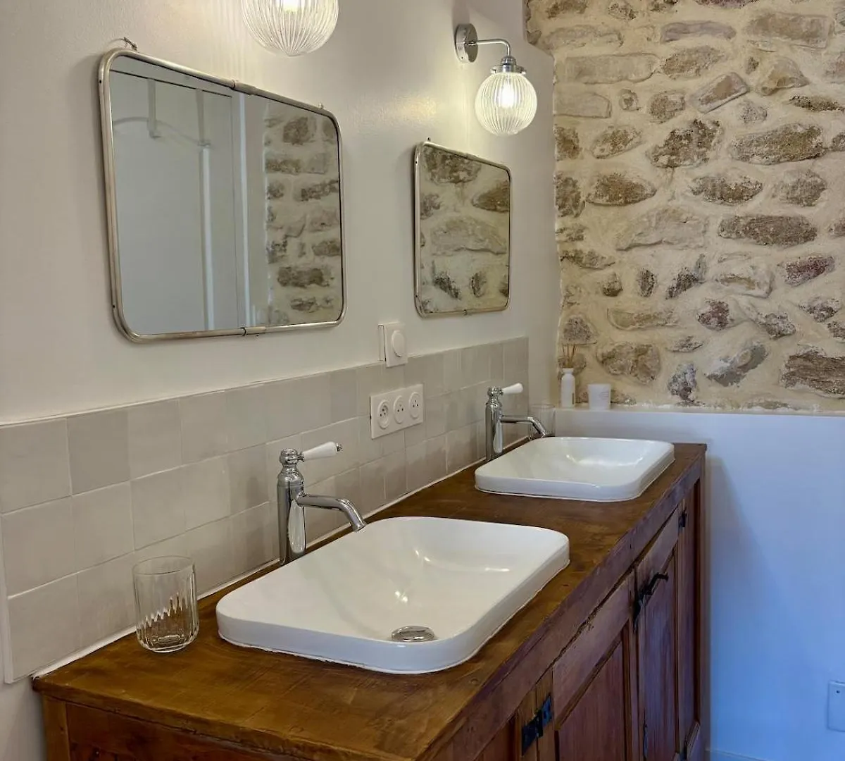 Willa Charming Provencal Retreat With A Lush Private Courtyard Rochegude  Dom wakacyjny