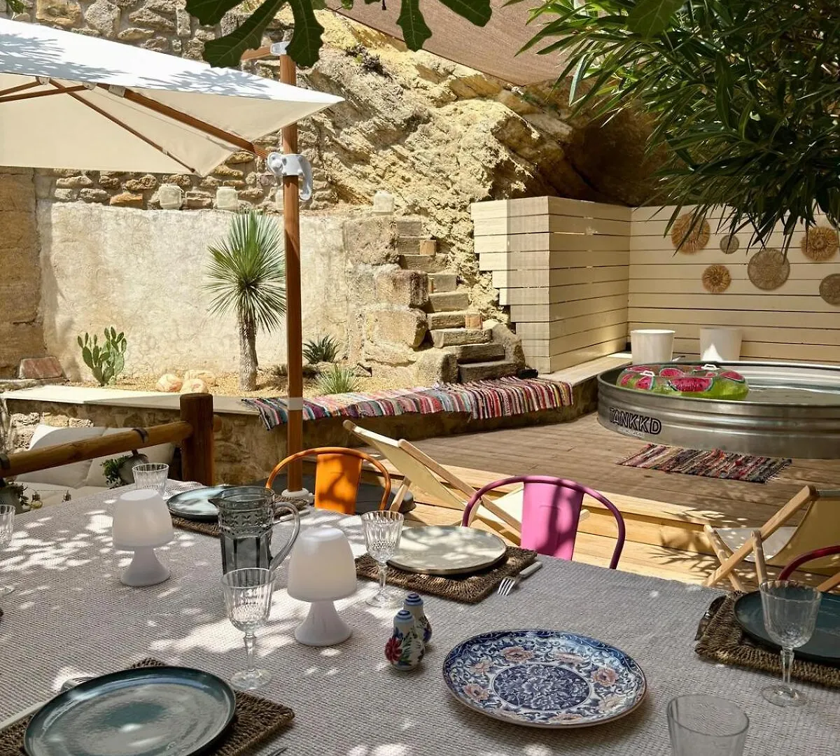 Willa Charming Provencal Retreat With A Lush Private Courtyard Rochegude  0*, Rochegude (Drome) Francja