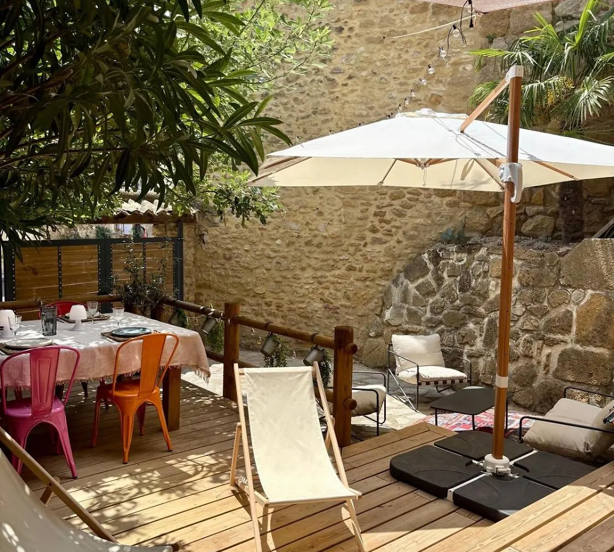 Dom wakacyjny Willa Charming Provencal Retreat With A Lush Private Courtyard Rochegude  Francja