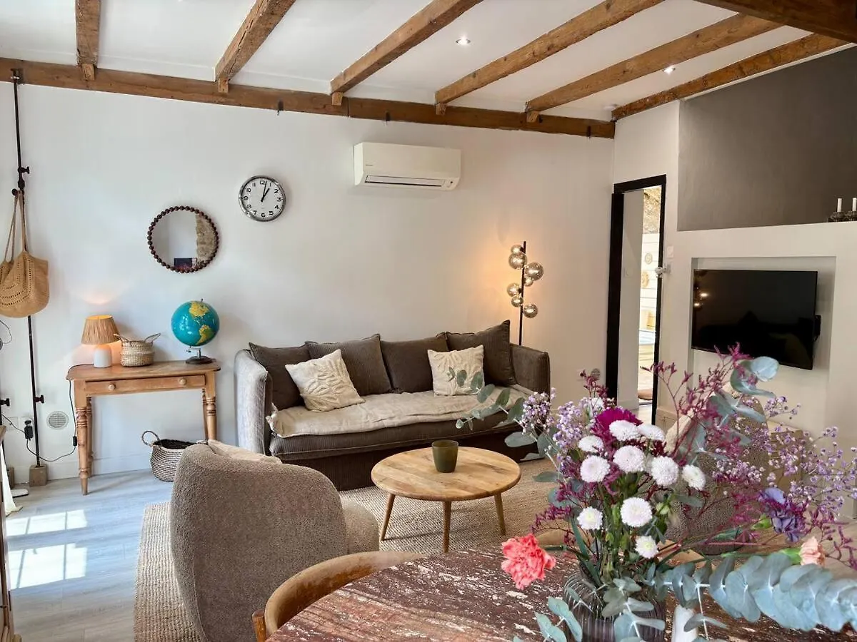 Willa Charming Provencal Retreat With A Lush Private Courtyard Rochegude  0*, Rochegude (Drome)